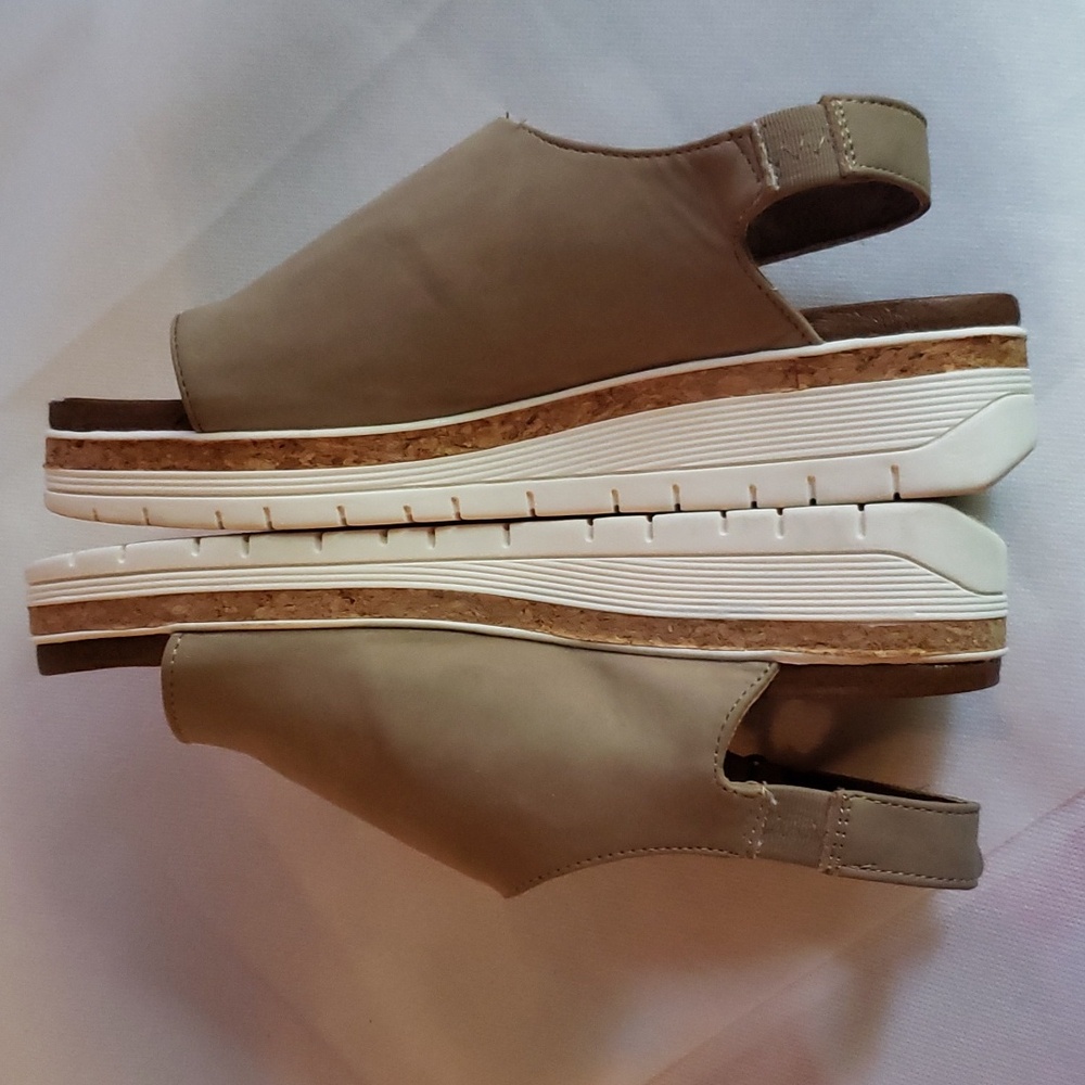 Adrienne Vittadini Sport Beige Summer Sandals 7.5 - Picture 10 of 15